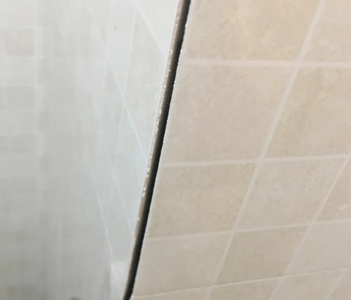 宁化瓷砖空鼓维修公司分享阳台瓷砖脱落的修复过程可以分为以下几个步骤